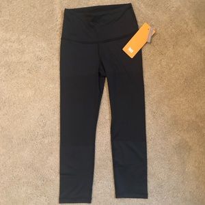 Lucy Studio High Rise Hatha Capri Legging (Black)